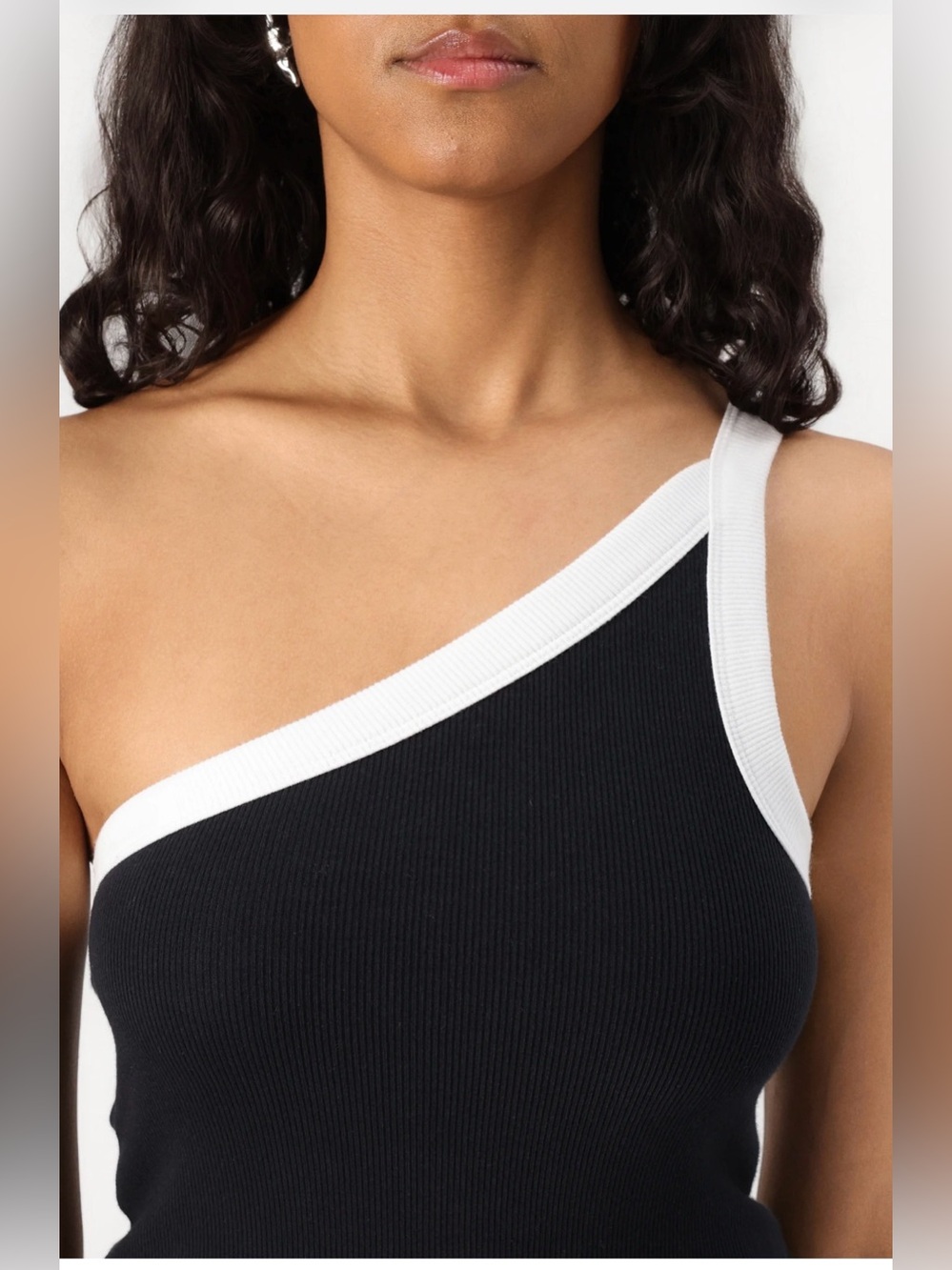 Asymmetric One-Shoulder Ribbed Crewneck Sweater - Black/White